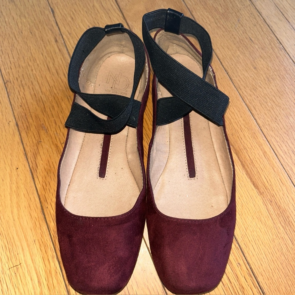 New directions burgundy flats with Black Straps burgundy size 8